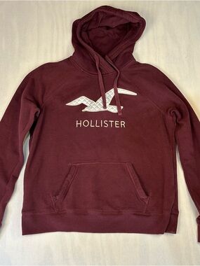 Hollister Woman’s Burgundy Pullover Hoodie Embroidered Quilted Logo Size: Large